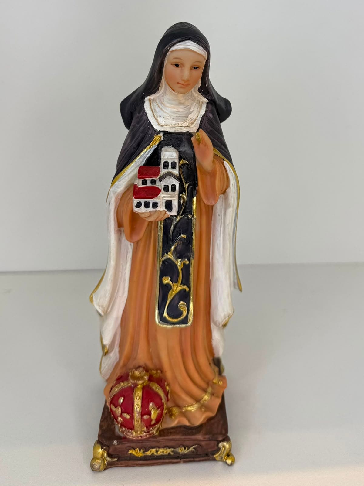 SANTA EDWIRGES RESINA - 20CM