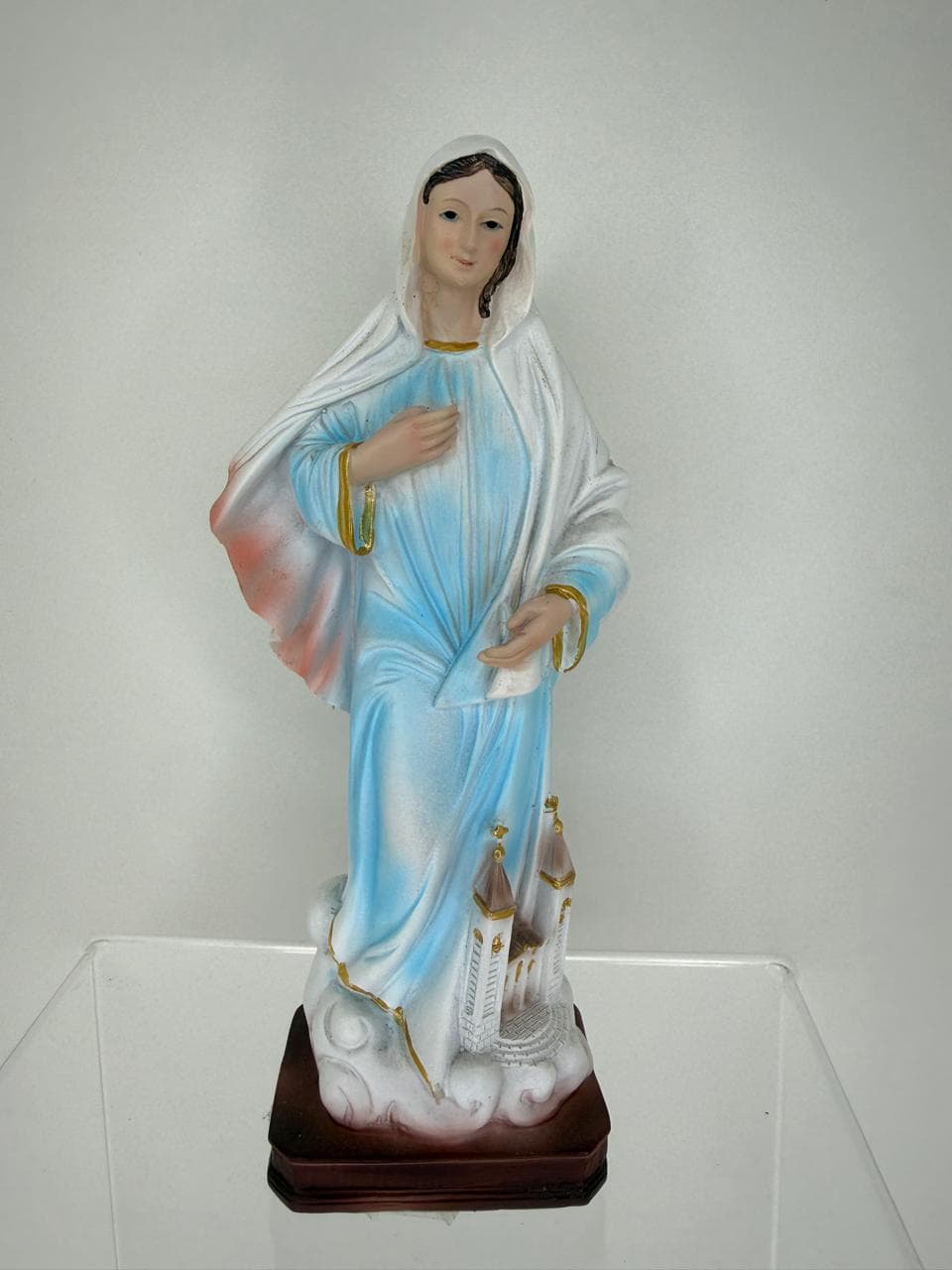 NOSSA SENHORA RAINHA DA PAZ RESINA - 19 CM