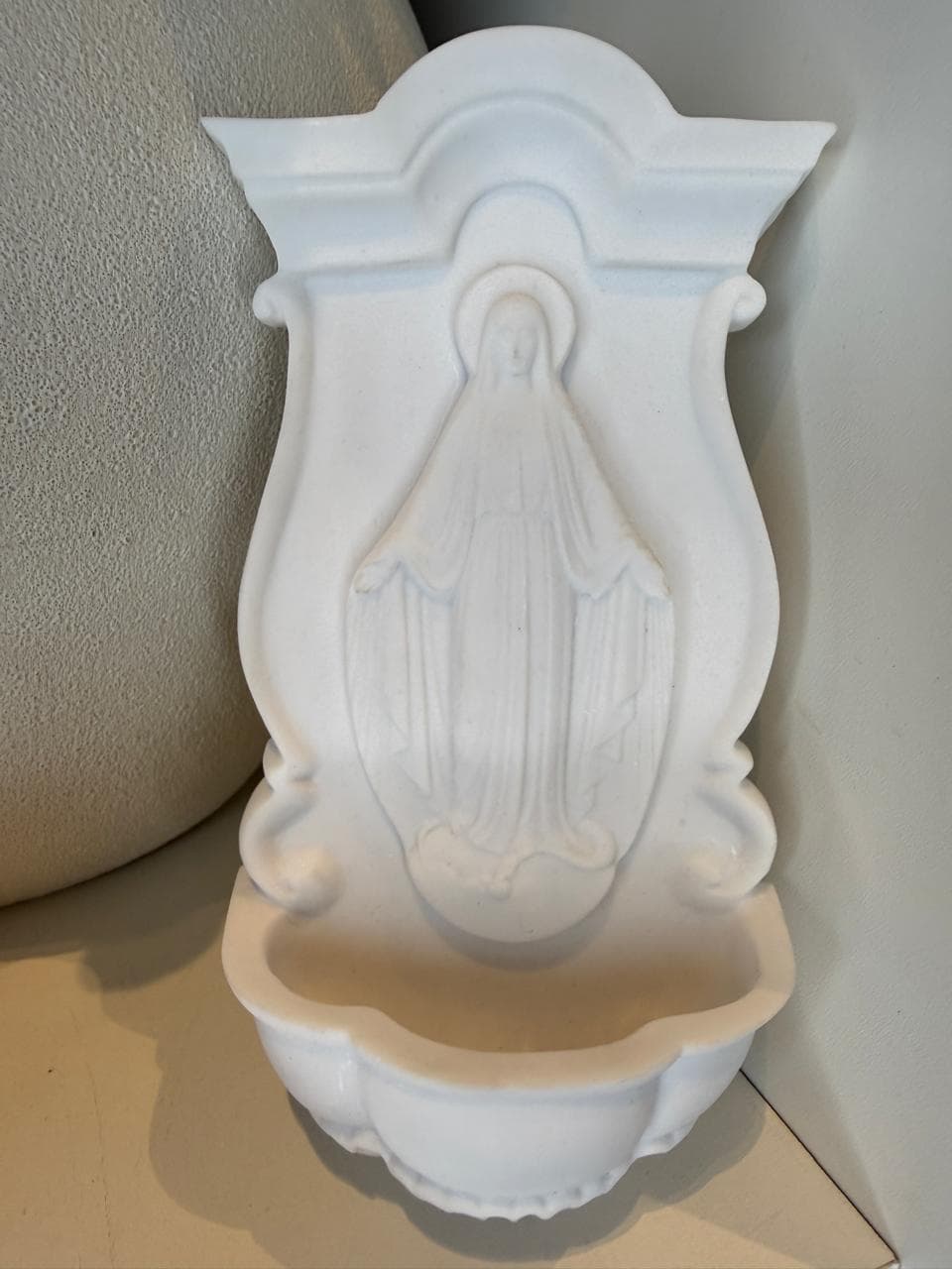 PORTA AGUA BENTA DE PAREDE NOSSA SENHORA DAS GRAÇAS  - 17 CM