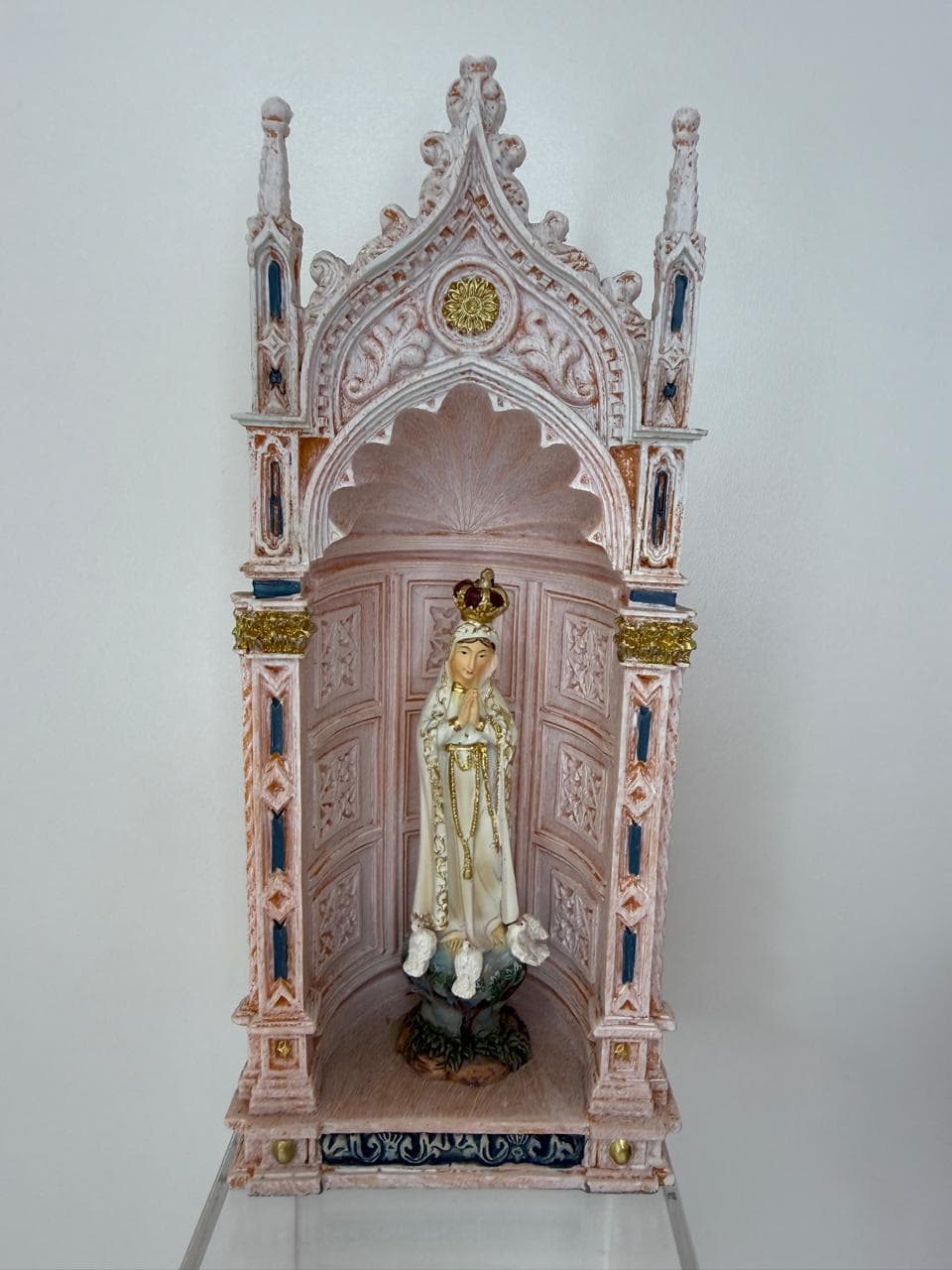 ORATÓRIO COM NOSSA SENHORA DE FÁTIMA RESINA - 20 CM