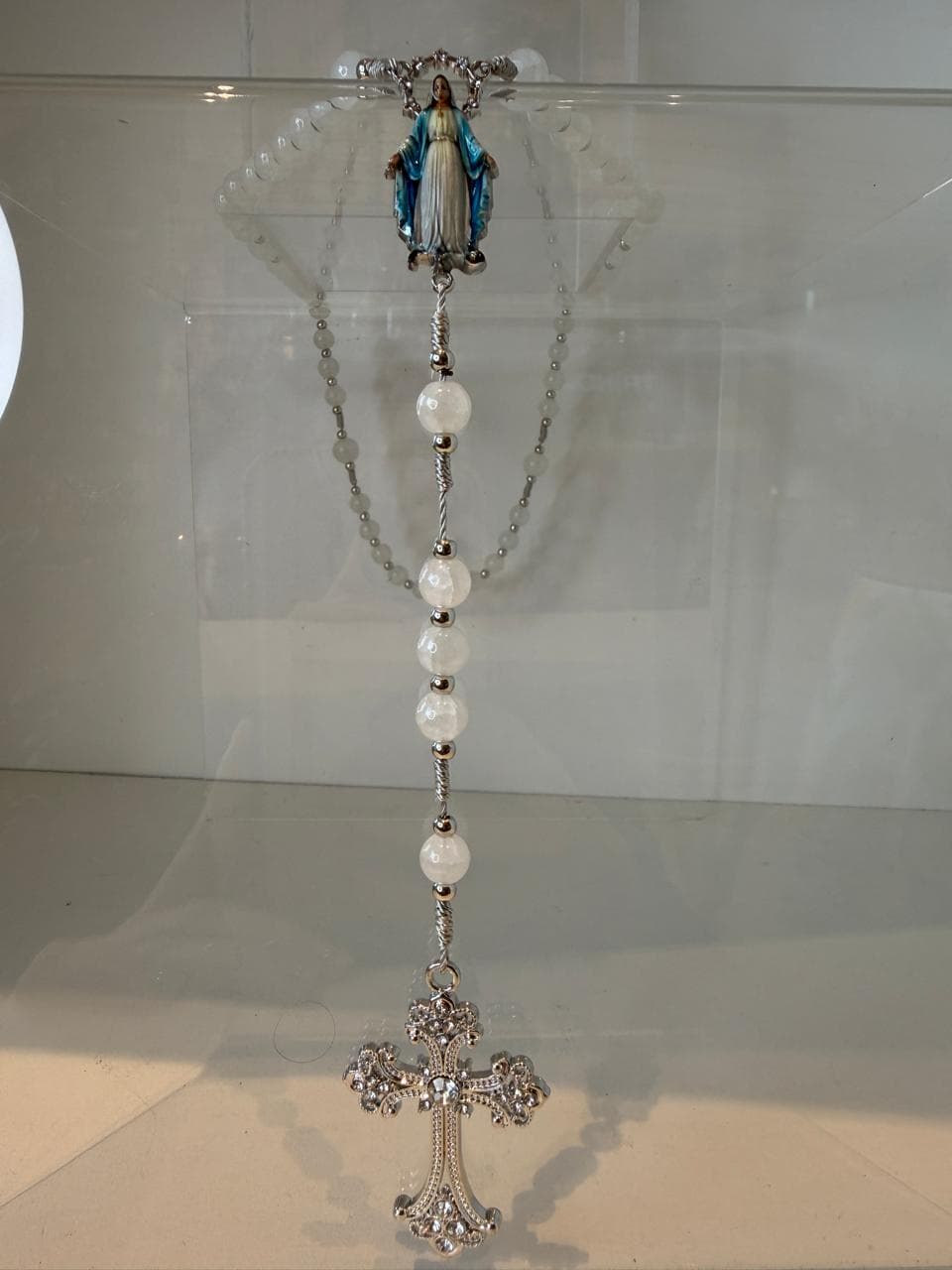 TERÇO NOSSA SENHORA DAS GRAÇAS COM PEDRAS NATURAIS BRANCO